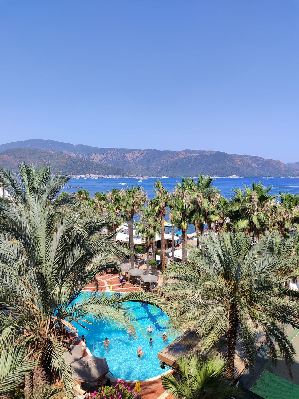 LBY - Denize Sıfır Otel